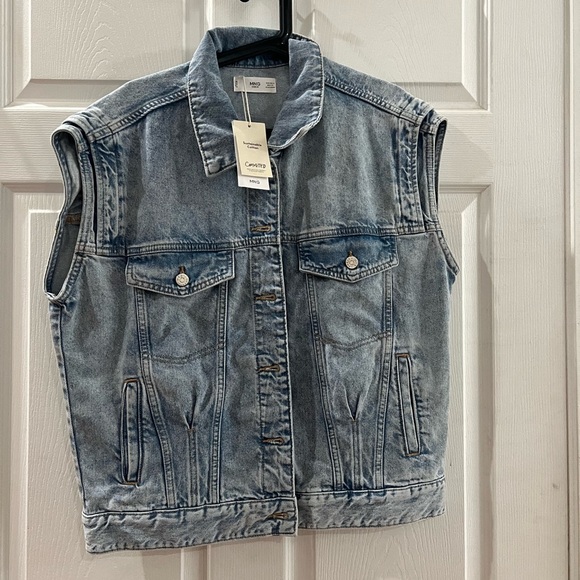 Brand new denim vest absolutely love this vest but it’s to long on my 5 ft frame - Picture 1 of 6